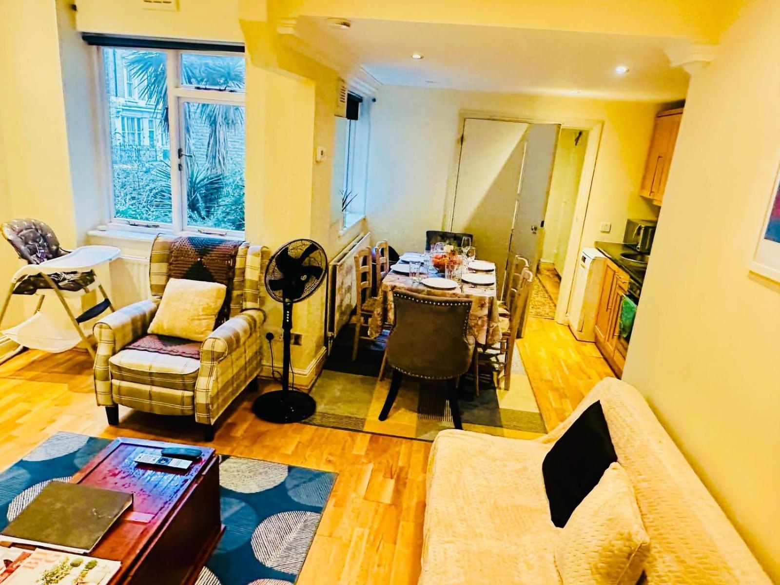 Lovely Around Kensington And Chelsea Locations W8 Sw5 Sw3 Sw10 By Ricky & Giustina * Лондон